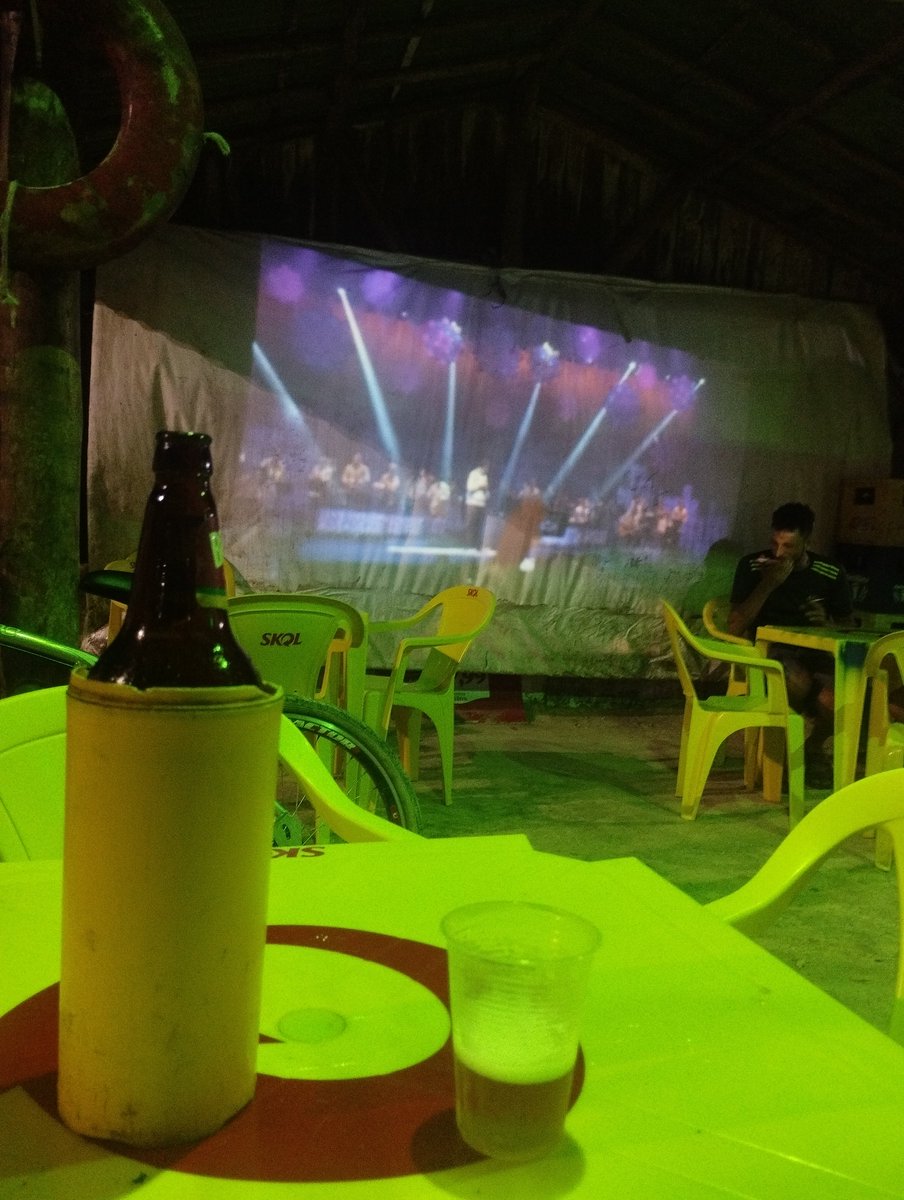 Arthursjks's tweet photo. Só pq tirei essa foto o cara veio perguntar se eu tava tirando foto dele kakakkaapqp. Sorte que ele era de boa https://t.co/ArakkrH2s5