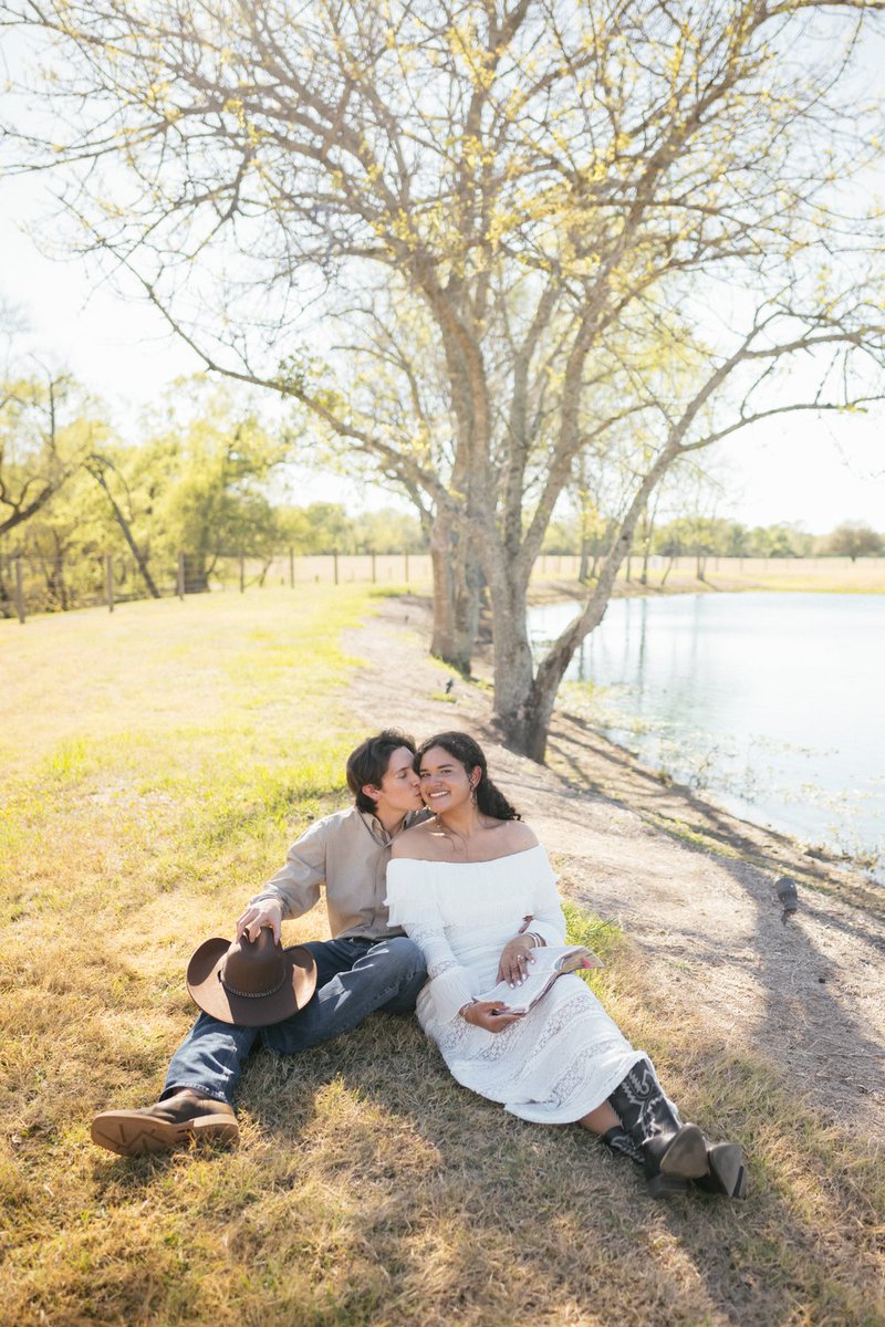 exquisitehtx's tweet photo. In a world of choices, choosing each other every day is the greatest promise of all. Love is not just found; it's built, one moment at a time.

#HoustonWeddings #AustinCouples #DallasLove #exquisitehtx https://t.co/TZYESNFDA1