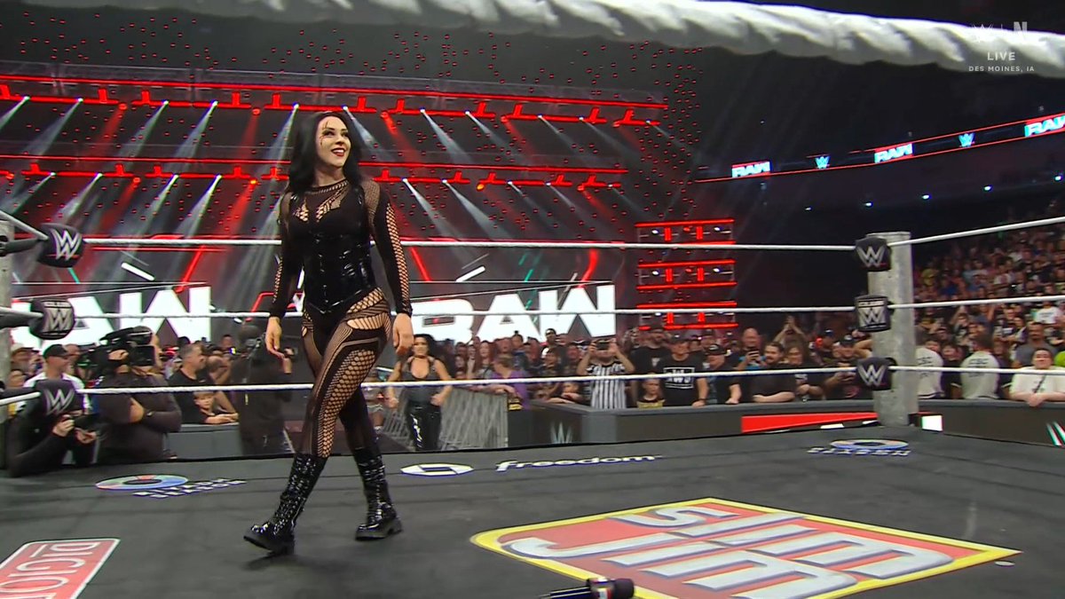 EliteClubS0B's tweet photo. 🚨 STEPHANIE VAQUER IS BACK 🚨

STEPHANIE VAQUER HAS RETURNED TO WWE AND IS GOING STRAIGHT AFTER LIV MORGAN 🔥

#WWERaw https://t.co/9YVy9HF0qe
