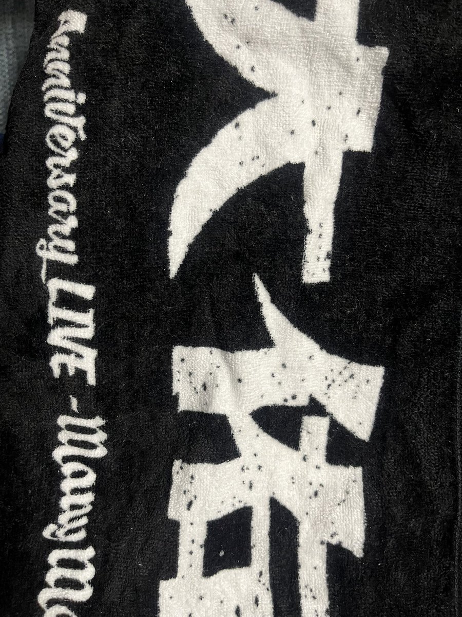 gpc1e's tweet photo. 1回洗ったら大佑祭り！！のタオル黒カビみたいの出来上がったwwwwww御三家のマークは無事なのにここと2026.7.30 Zepp Hanedaだけブツブツなんでや剥がれた？？？wwww https://t.co/belUJqC4xK