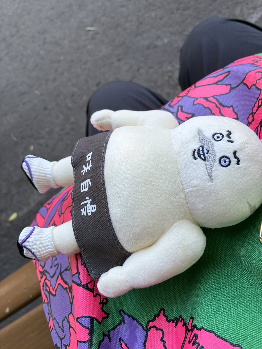 raio07's tweet photo. 病院に検査結果聞きに行くの心細かったので、島二郎に付き添ってもらいました。
看護師さんに「素敵な島二郎ですね」って言ってもらった。

眼差しが完全に児童に対するそれ。 https://t.co/7aNsv7zozA