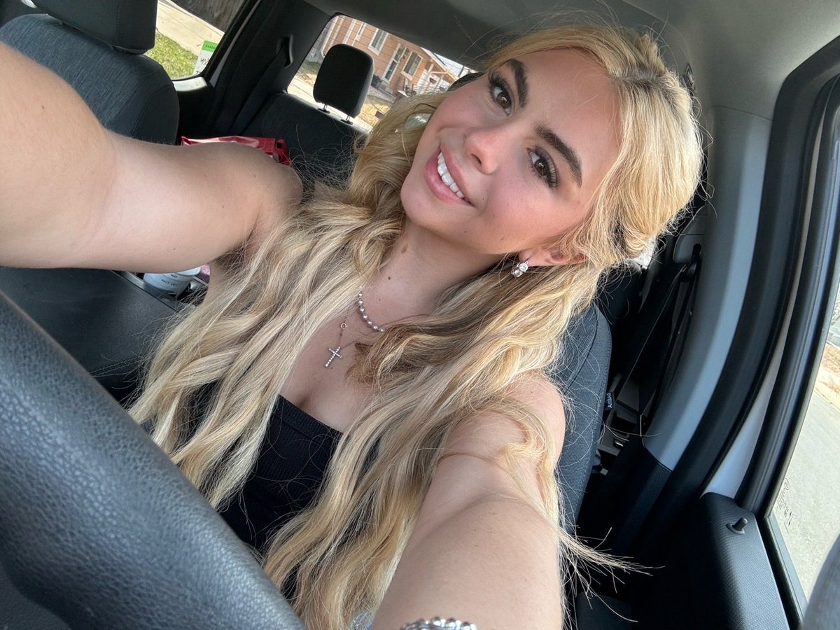 valiannaroseee's tweet photo. rate me 1-10 plss https://t.co/PjW7RHV14p