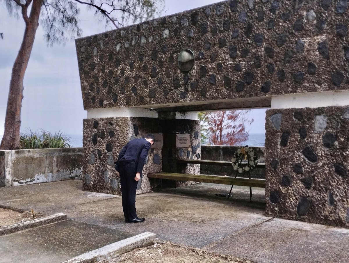 ModJapan_jp's tweet photo. 7月28日、吉田防衛大臣政務官は、ペリリュー島を訪問し、「西太平洋戦没者の碑」等で慰霊のための献花をしました。また、昨年日米共同訓練の一環で補修した施設を視察し、現地で作業中の米軍から現地での活動について説明を受けました。 https://t.co/PAdBIt2GuP