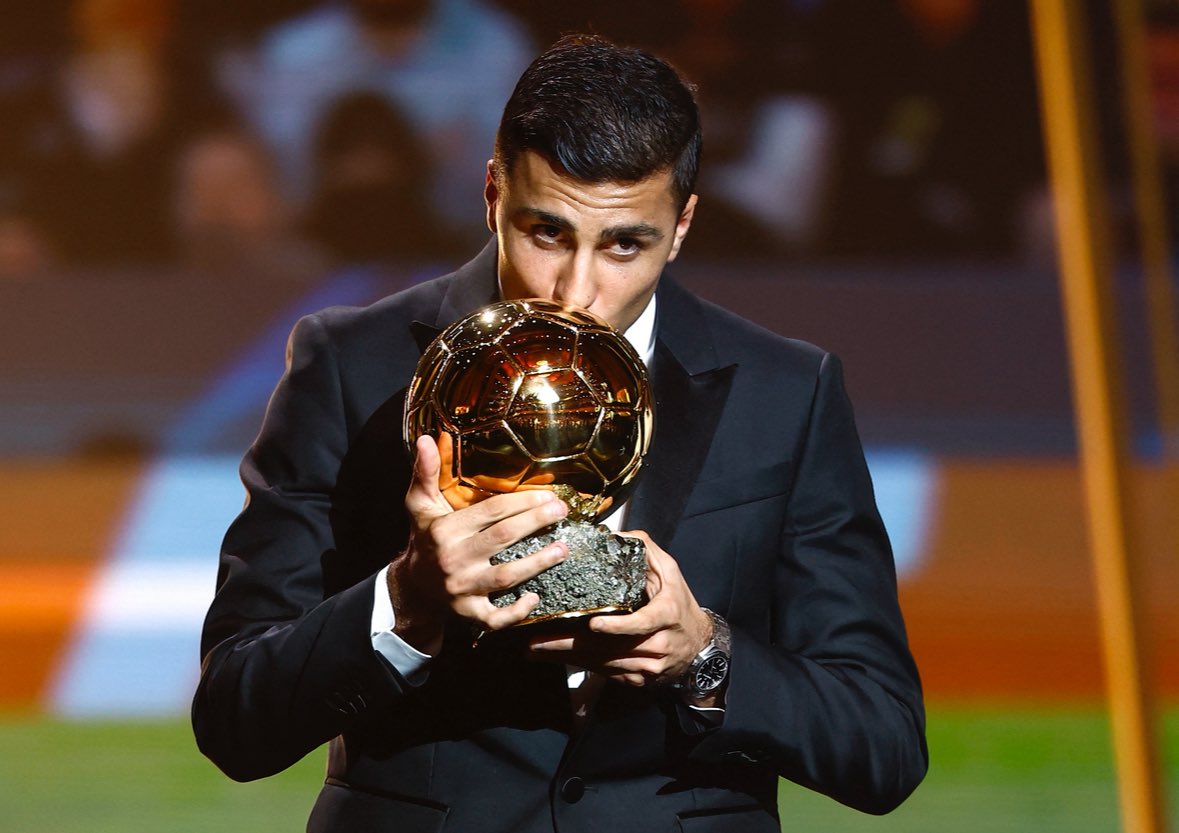 ReshadRahman's tweet photo. 🚨 JUST IN: Manchester City believe that Barcelona could join the race for Rodri - they feel the Catalan club could be interested, hence why they’ve delayed conversations with Madrid. The one who decides is Rodri, whose first option is Madrid. @FabrizioRomano #Transfers 🇪🇸 https://t.co/Dpgj1mU7is