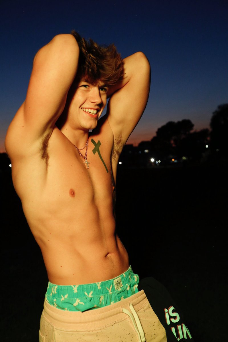 RawPitsHub's tweet photo. 19y/o Chris Wilson OG RaxClub days circa 2020 back when he was non explicit #armpits #pits #hairypits #MaleCreator #mlm https://t.co/TwPi6isgxv