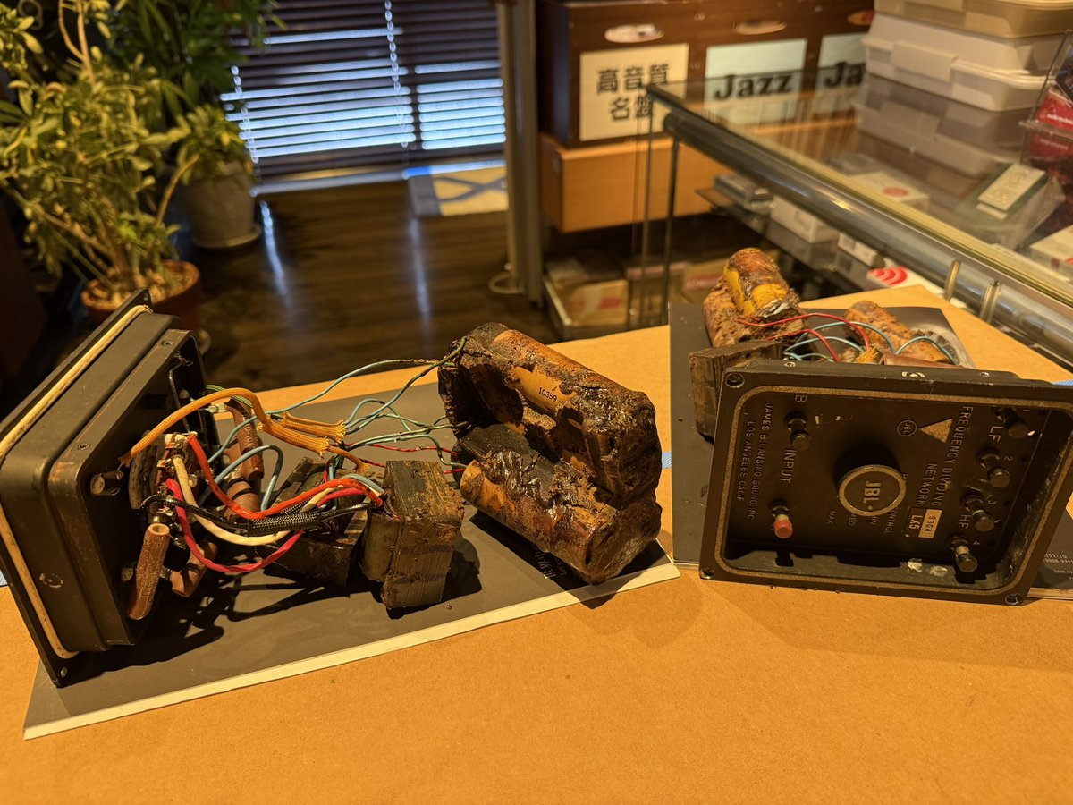 maxaudio_tw's tweet photo. LX5ここまでバラすのに一苦労(>_<)
#paragon
#d44000
#マックスオーディオ
#maxaudio
#audio
#ハイエンドオーディオ
#中古オーディオ
#accuphase
#mcintosh
#luxman
#jbl
#marantz
#esoteric
#ygacoustics
#北九州
#福岡
#オーディオ専門店 https://t.co/1AnMQ6J23F