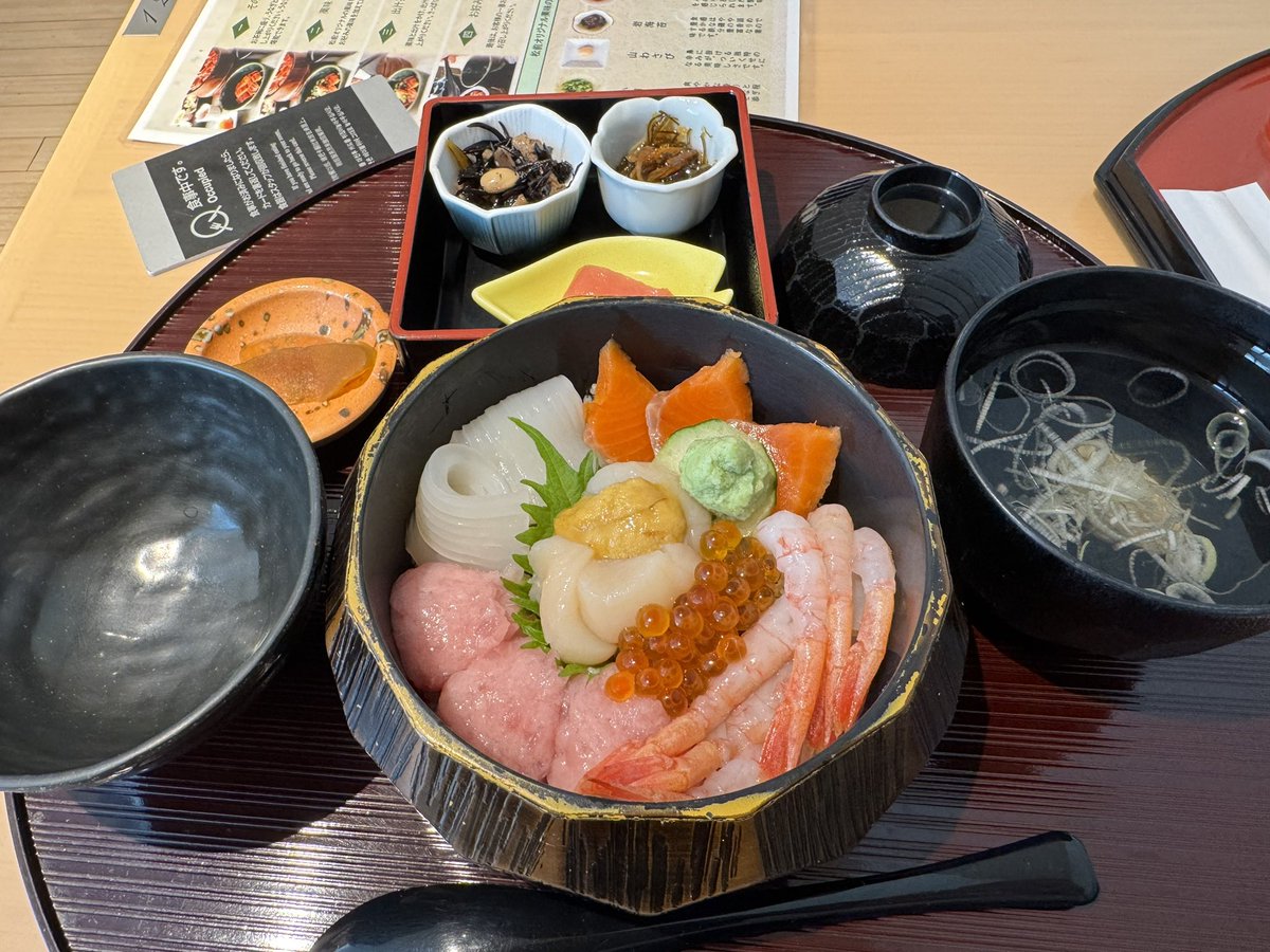 tae_skd's tweet photo. 函館のホテルで朝食。
朝から海鮮丼を😆 https://t.co/wdOIvUiQQ5
