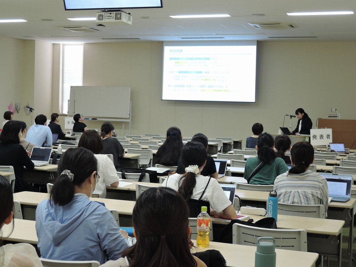 mwu_nursing's tweet photo. 武庫川女子大学大学院 看護学研究科の8月開催の公開発表会が行われました。
今回は、博士後期課程1名の方がこれまでの研究成果を発表されました。長い道のりの集大成を限られた時間で伝えるのは大変なことですが、要点が的確にまとめられており、とても分かりやすい発表でした。
#武庫川大学 #大学院 https://t.co/dWUluFKVyD