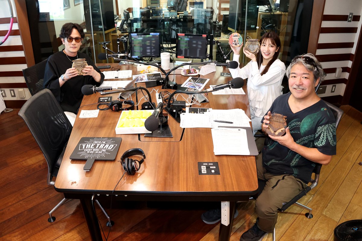 THETRAD_TFM's tweet photo. 🎵TODAY’S MUSIC RECOMMEND

アフリカ発祥の音楽・カリンバ特集
解説：カリンバ奏者 Bunさん
(@BUN0213)

OnAir List 🎶
M1：Mele O Ka Makani Mahalo 〜 ありがとうの風 / SandiiBunbun
M2：あまなみ～きらめきの彼方へ～ / KOH-TAO
M3：Kalimba Story / Earth, Wind & Fire
M4：アメージング・グレース 〜 Rise / Bun（スタジオ生演奏）

📻https://t.co/ZsnZEVkAVF

#THETRAD #稲垣吾郎 #山本里菜 #TOKYOFM