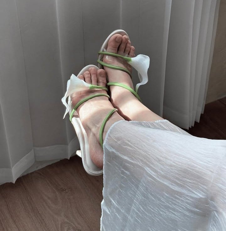 outfitkyut's tweet photo. GA KUAT PLISS... ini terlalu cantik di kaki😭💗 https://t.co/IqscG2QAFi