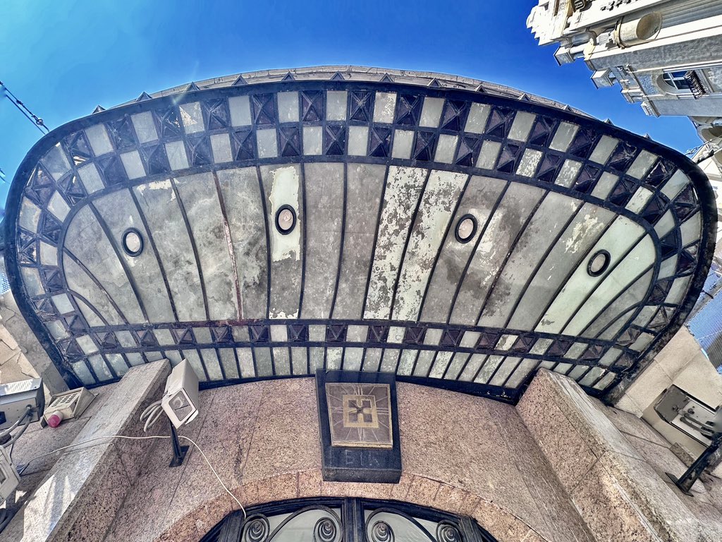 casedeepoca's tweet photo. Jazz Era (1920s), early Art Deco doorway marquise in Bucharest, on a theme of Wurlitzer Organ (used in that era of mute movies cinemas). #jazzera #artdeco #wurlitzer #bucharest #casedeepoca https://t.co/daiQ0xOag1