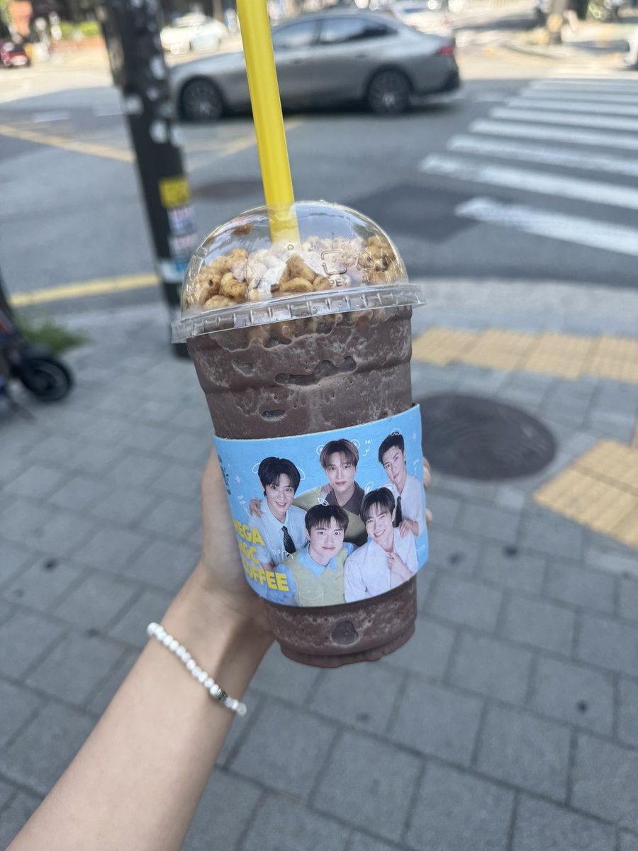 frozenberrymix's tweet photo. 어제
아침 초코어쩌구… 메가커피 응모 < 생각보다 맛있음
점심 구운야채 샐러드 2/3 정도 먹음
오후 중국 갔다온 대리님이 준 땅콩?간식
저녁 김치삼겹살… 3인분인데 내가 자제하지 않으면 혼자서도 먹을 듯 너무 적어… 근데 자제해서 1/3 먹음ㅎ https://t.co/m5VdsMQdSf