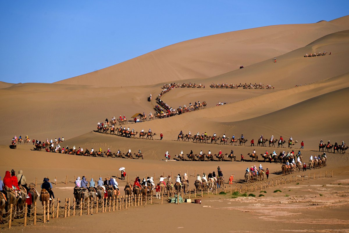 QiushiJournal's tweet photo. Industrial cooperation constitutes a core dimension of China's east-west interregional cooperation. 

In recent years, partners under the East-West Pairing Assistance program have jointly tapped rural and cultural tourism resources in western China. This has boosted rural development in the west and created new rural tourism destinations for residents in the east.