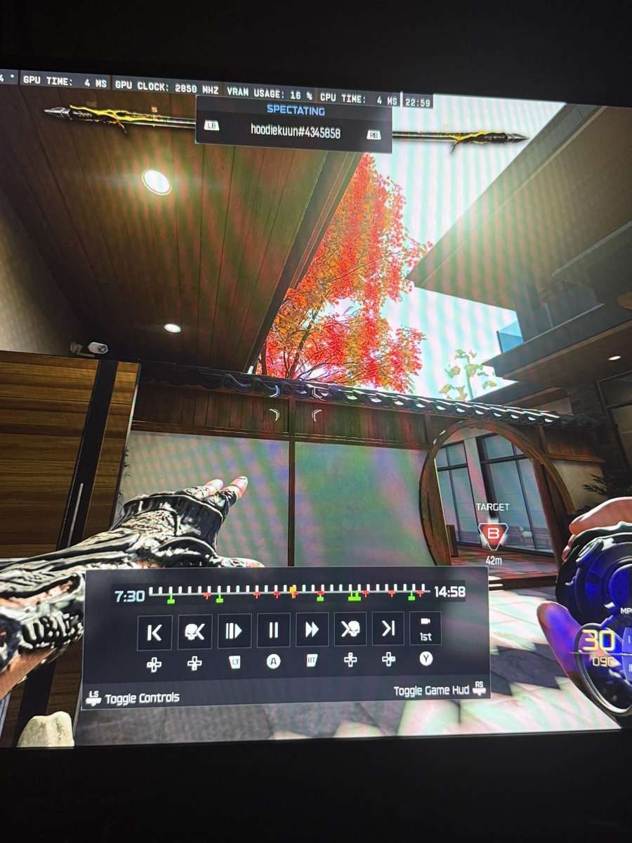 Bryzz___'s tweet photo. @hoodiekuun @TreyarchCM @CallofDutyCM @Parasite @sweatyazzz U needs to look for the full fight bro and whenever you want I’ll give you a 1v1 stream showing monitors and my hands brother🥴 https://t.co/BYJQkH7oOm