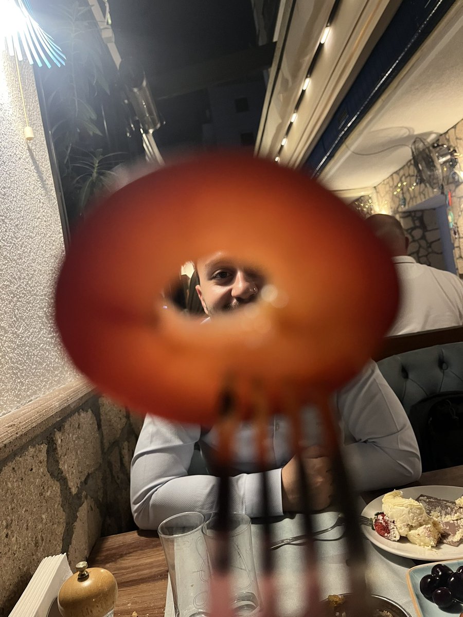 camtavanda's tweet photo. Aşkın mapushane
İçinde ben mahkûm
Saçların parmaklık
Gözlerin gardiyan olmuş https://t.co/K1RnYI26Fg