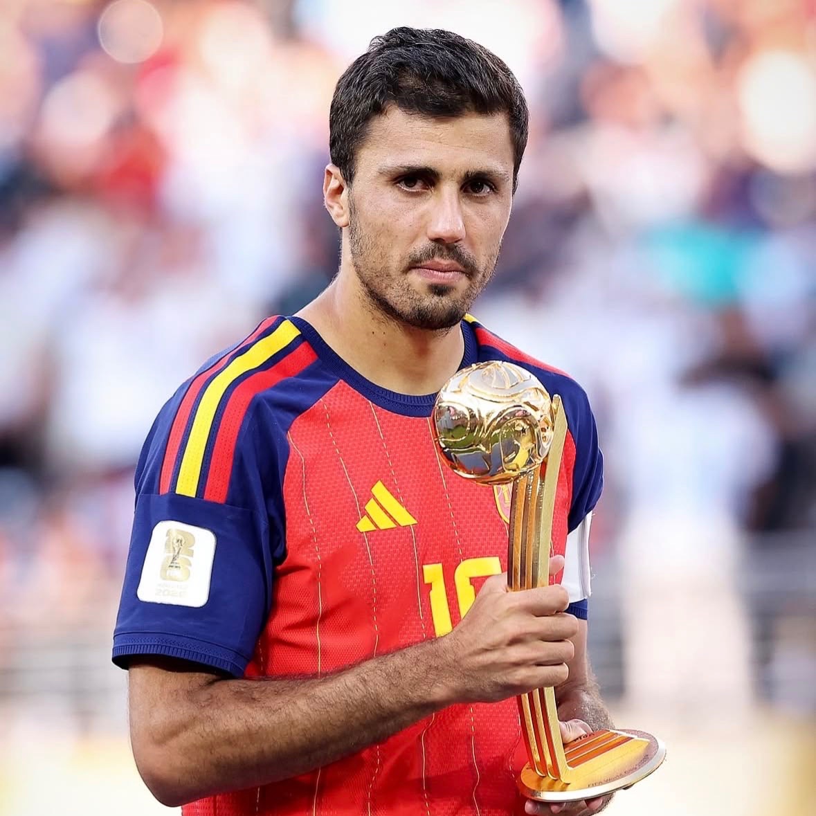 theMadridZone's tweet photo. 🚨 CONFIRMED: Rodri has NO DOUBTS about his destination. 

Despite new interest from Barcelona, and interest from PSG and Bayern Munich, he only wants REAL MADRID. @diarioas https://t.co/nWIT7so7AW