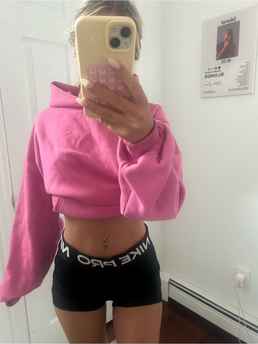Goonie4Bops's tweet photo. Bops wearing nike pros is so triggering https://t.co/PXkL1In4te