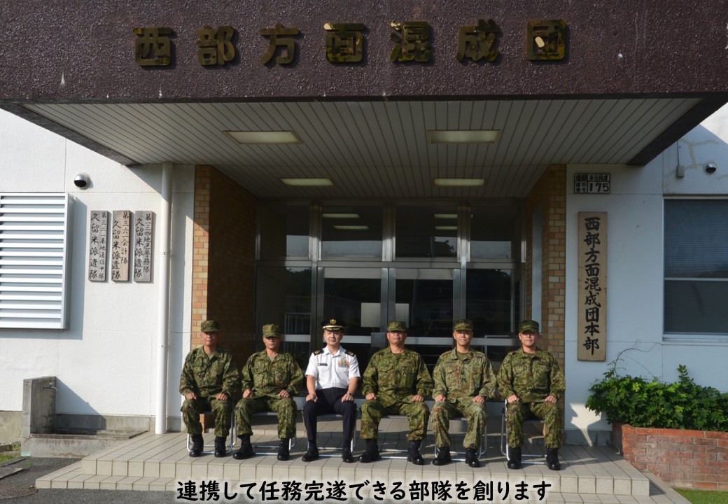 jgsdf_kurume's tweet photo. 【着任式】
西部方面混成団長と副団長が着任しました。
入江団長を核心として、引き��き躍動する混成団を創造するべく、任務にまい進します。

#久留米 #駐屯地 #広報
#陸上自衛隊 #自衛隊 #教育隊
#幹部自衛官 #着任式 #よろしくお願いします https://t.co/gggAn7GcSI