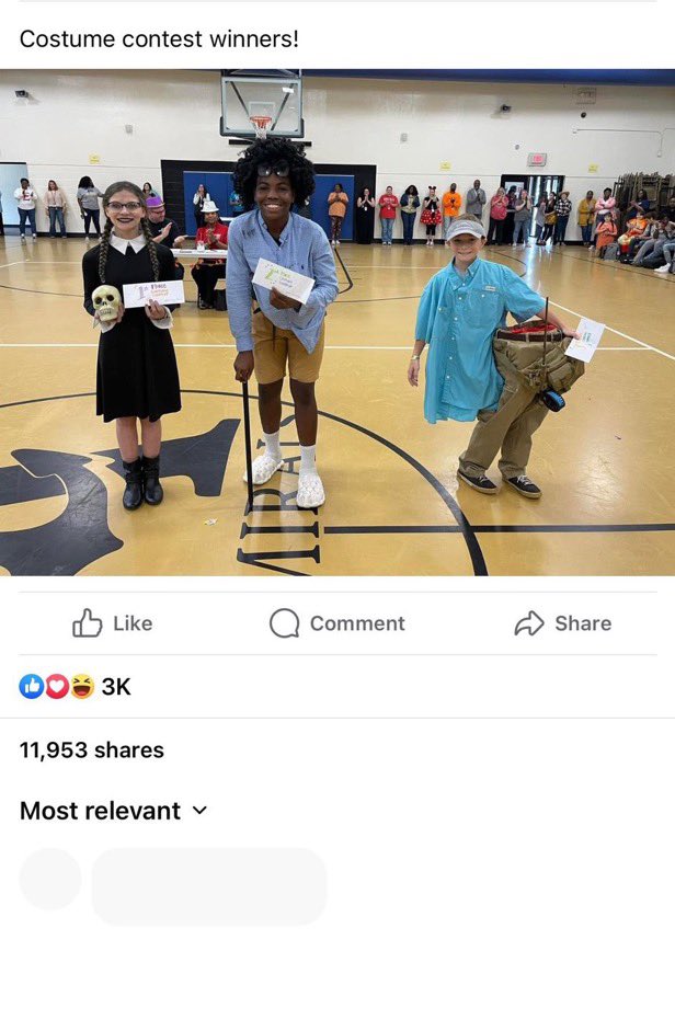 mellowjnr_'s tweet photo. Bro really got 3rd for THIS costume...
How is this even legal? https://t.co/9xnqMqdKzM