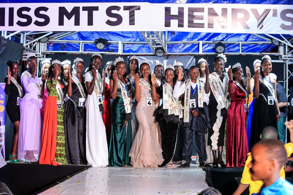 mtsthenryhs_mk's tweet photo. Meet the Queens 👸 and 🤴 Kings https://t.co/N6XDoBTM7n