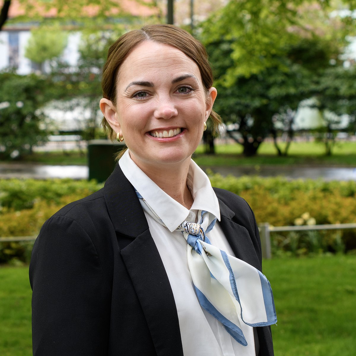 bergenkommune's tweet photo. Hayley Anita Henriksen (FrP) ble innsatt som byråd for eldre, helse og omsorg i et konstituerende møte i byrådet mandag 3. august. Hun skal inn som byråd i samband med at byråd Marte Monstad (FrP) skal i foreldrepermisjon frem til mars 2027. https://t.co/Yv3PoG3TEA https://t.co/YMGFxahwT1