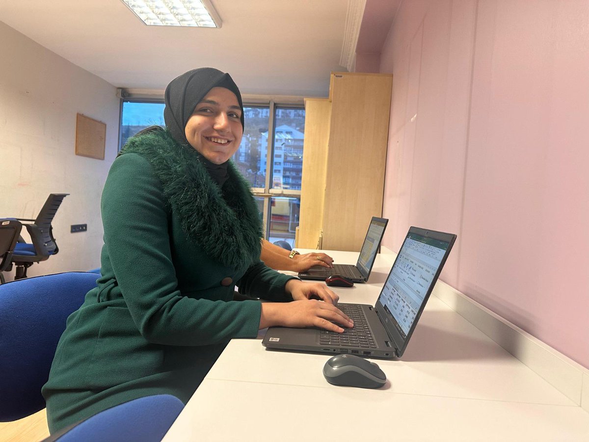 echo_Europe's tweet photo. 'After coming here, I started to feel stronger,' Sidra, a Syrian woman says.

She gained skills, confidence, and a path toward independence thanks to the community center co-funded by the EU @eu_echo and @BMZ_Bund.

From computer training to sewing, she builds her future. https://t.co/hjvBS0pcly