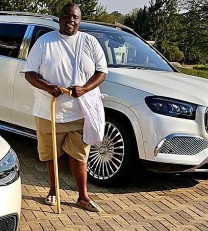 noto2030's tweet photo. ED built Wicknell Chivayo for one purpose only to turn him into a fake god, make Zimbabweans beggars, and kill our self‑respect. Look at people now begging for even a car without wheels  they have deliberately broken us so we worship their puppets instead of standing on our own https://t.co/K1mQt5s0DN