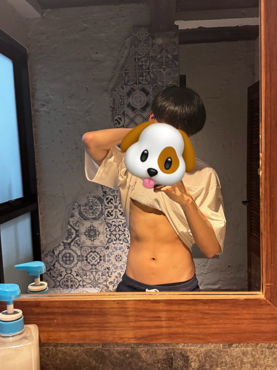 Sb0451's tweet photo. 今日熱到想除🥵 https://t.co/ZJPRkTyXs2