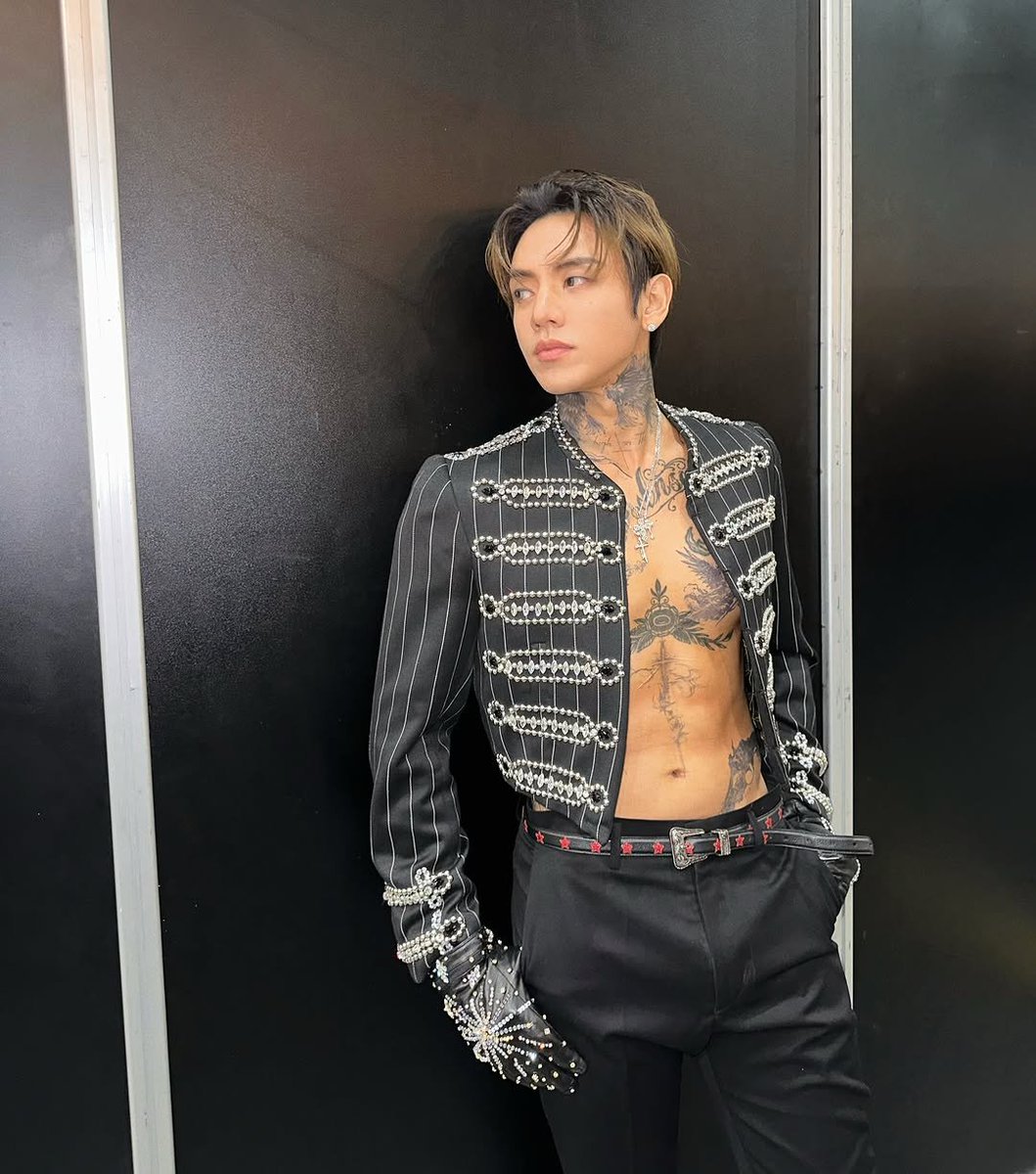 jonginflicted_'s tweet photo. good morning https://t.co/M2hi3BjE8u