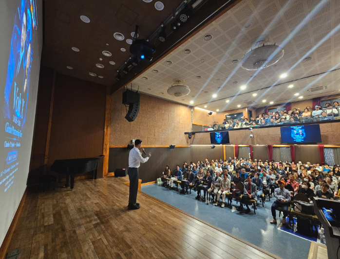 igcharlesig's tweet photo. It's incredible how many people show up just to listen to #VoltX which will have another update soon. Made in USA products will sell much more globally. This worked in South Korea, and so shall again, with an updated version. https://t.co/XTHuY37obH
