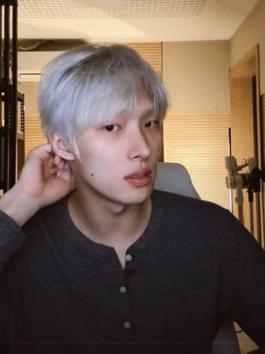 lunelightr's tweet photo. it's 3:47 am and hj hasn't left the studio since yesterday, there's trash and containers of food that went almost untouched, there's dented cans and bunched up papers laid across the room and he—he's a mess, his hair is sticking up from left to right, his eyes are puffy, red, they ache every time he rubs them.