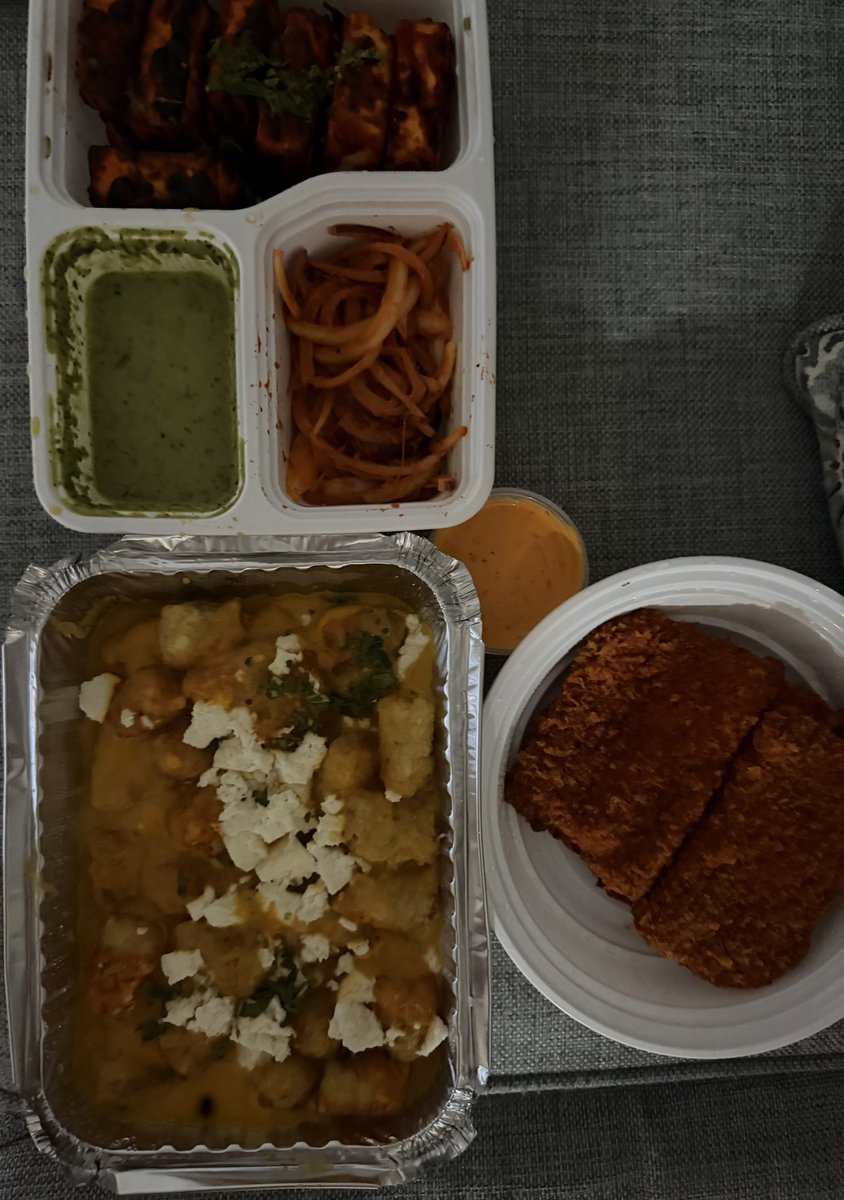 Chanelorhell's tweet photo. My favorite South Asian restaurant does the best Chilli’s mozzarella sticks dupes omg #fat #bcday https://t.co/OtYwoXMYk5