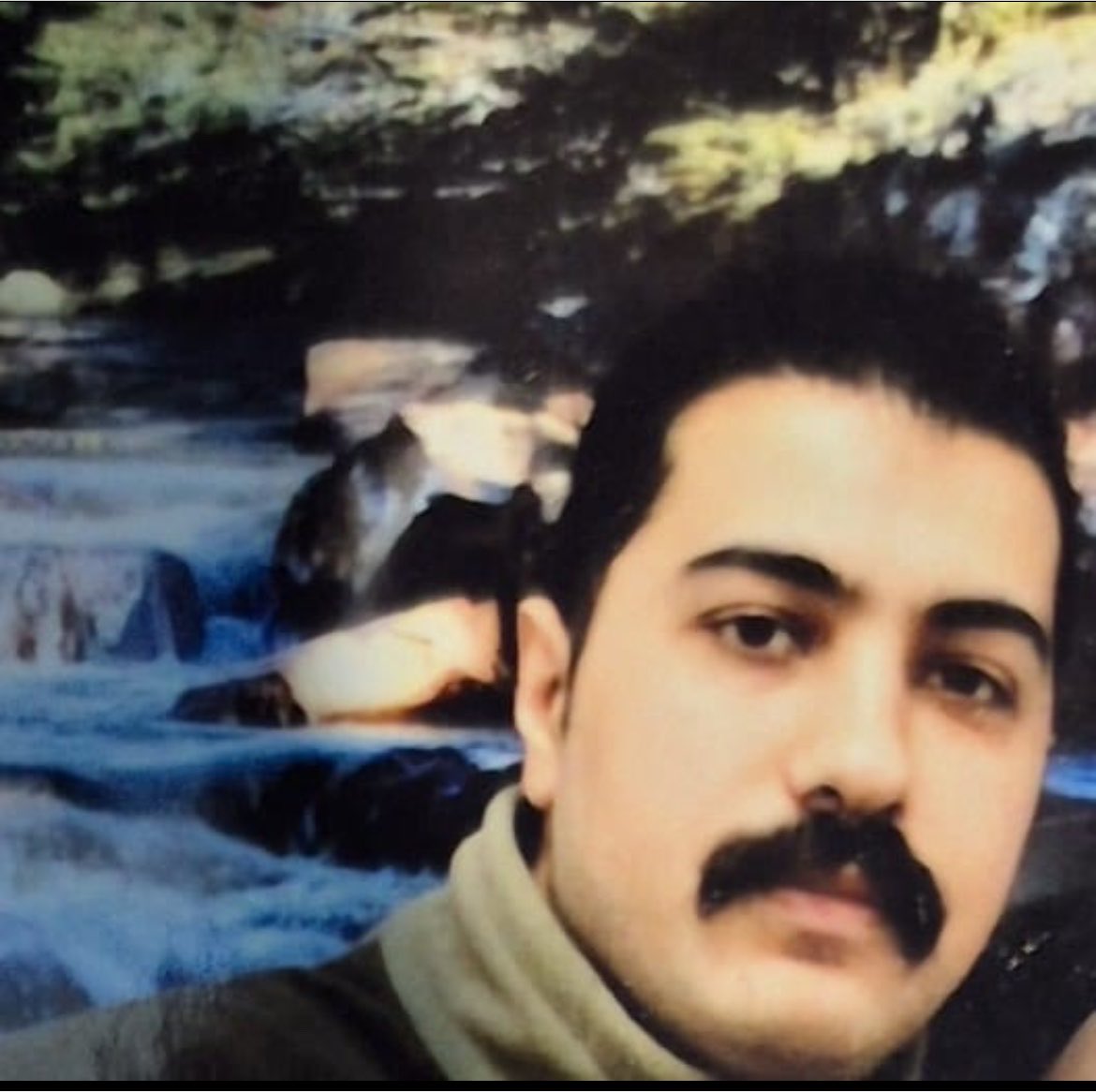 kirsalsol's tweet photo. 100. güne koşuyor canım, kurban olduğum. 
“neyi bildirir sayılar
neyi bildirmeli
yaklaşan nedir size
uzaklaşan nedir bizden”
Taceddin Erol Şahin Silivri 6 Nolu Hapishanesinin tecrit uygulamalarına karşı başlattığı süresiz açlık grevi direnişinin 98. gününde. Talepleri kabul edilsin!