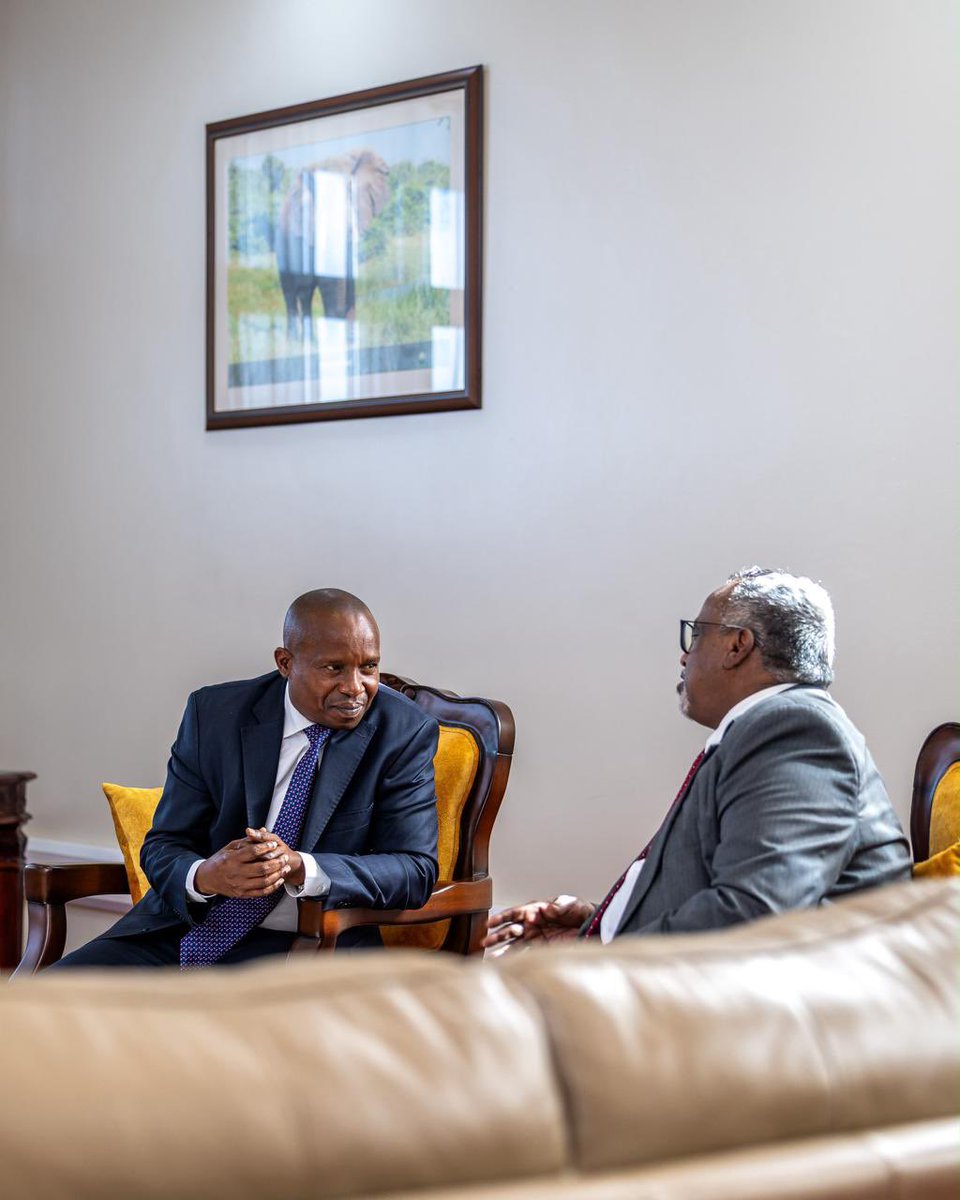 MAWareSO's tweet photo. Glad to discuss with HE @_KithureKindiki, Deputy President of Kenya, at the Extraordinary Summit for the Troop Contributing Countries to the African Union Support and Stabilization Mission in Somalia (AUSSOM) in Entebbe, Uganda.

His insights into the Peace and Security issues of our Region were very helpful, and informed our deliberations at the Summit. Look forward to engaging him continuously as we lock in the hard won gains of the AUSSOM mission.