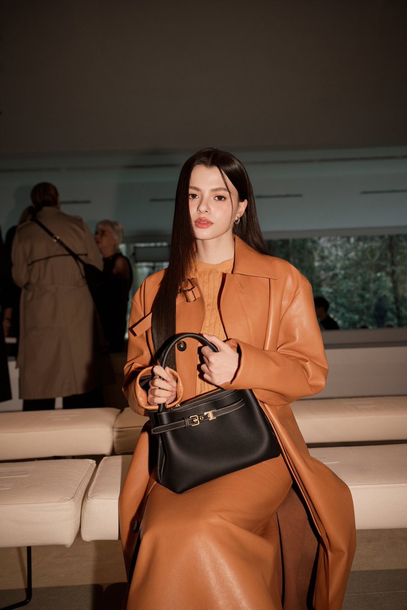 khema_man's tweet photo. February 2026 ครั้งแรกที่ได้ไป Milan Fashion week  ==> August 2026 คนไทยคนแรกที่ได้รับการแต่งตั้งให้เป็น Brand Ambassador for Southeast Asia ของแบรนด์ TOD'S   

คุณพระ😭😭😭

REBECCA TODS AMBASSADOR
#BeckyTodsBrandAmbassador
#Tods #TodsxBecky 
#beckysangels

February                                           August