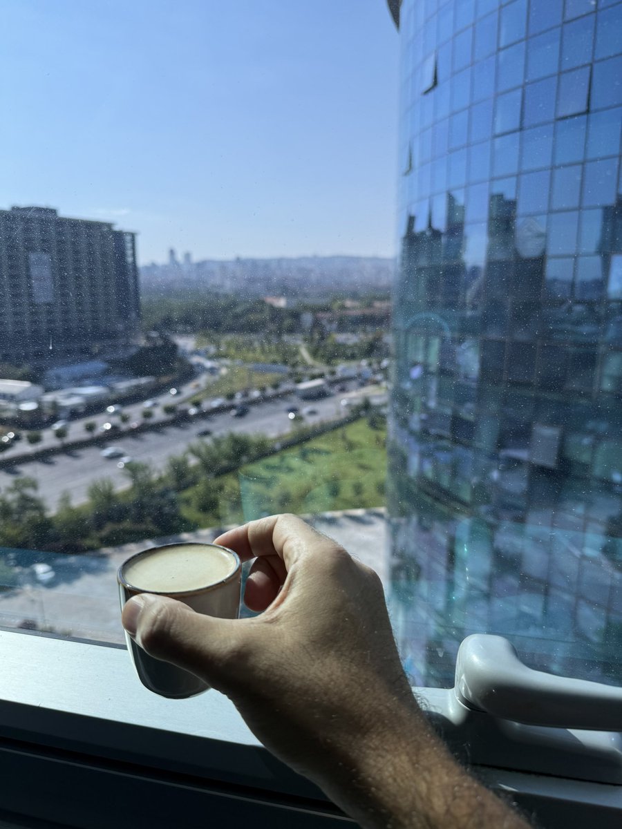 takoizim's tweet photo. Trafiksiz Ankara ve Espresso Lungo.. https://t.co/1sy6epseuY