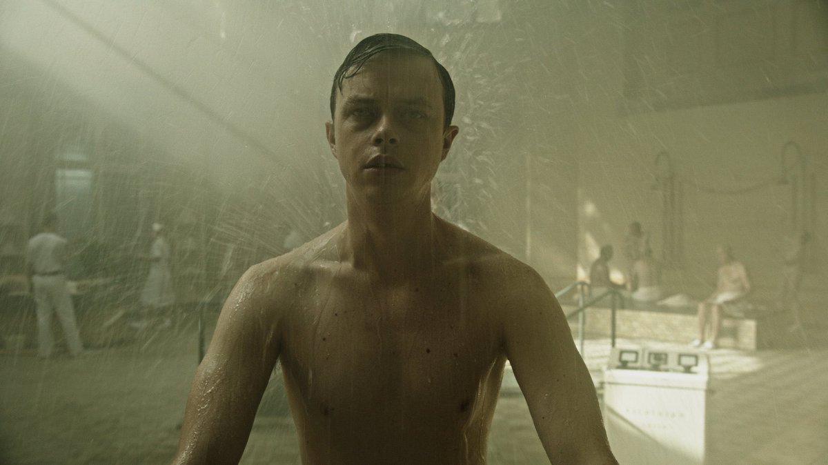 stillscreens's tweet photo. A Cure for Wellness (2016) https://t.co/wm6cT7YNkq