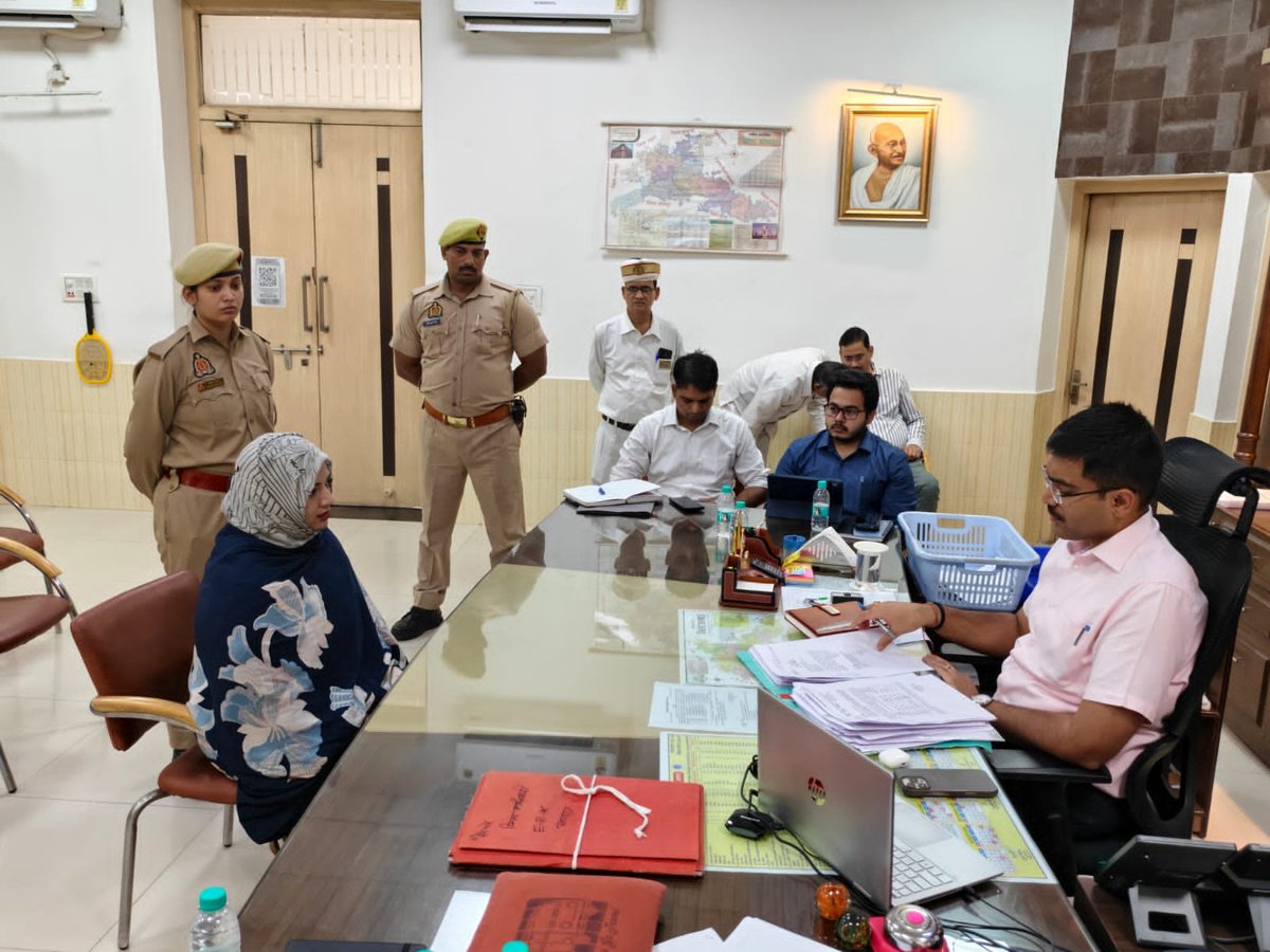 OfficeOfDMAgra's tweet photo. #जनता_दर्शन (प्रातः 10 बजे से) में आए जनसामान्य की शिकायतों को सुनकर उनके त्वरित, समयबद्ध व गुणवत्तापूर्ण निस्तारण के लिए संबंधित अधिकारियों को निर्देशित किया।
जनता दर्शन के दौरान उपस्थित जन सामान्य की शिकायतों को सुनकर,गुणवत्तापूर्ण निस्तारण कराने के निर्देश दिए।
@ChiefSecyUP https://t.co/eArfXtX7gs