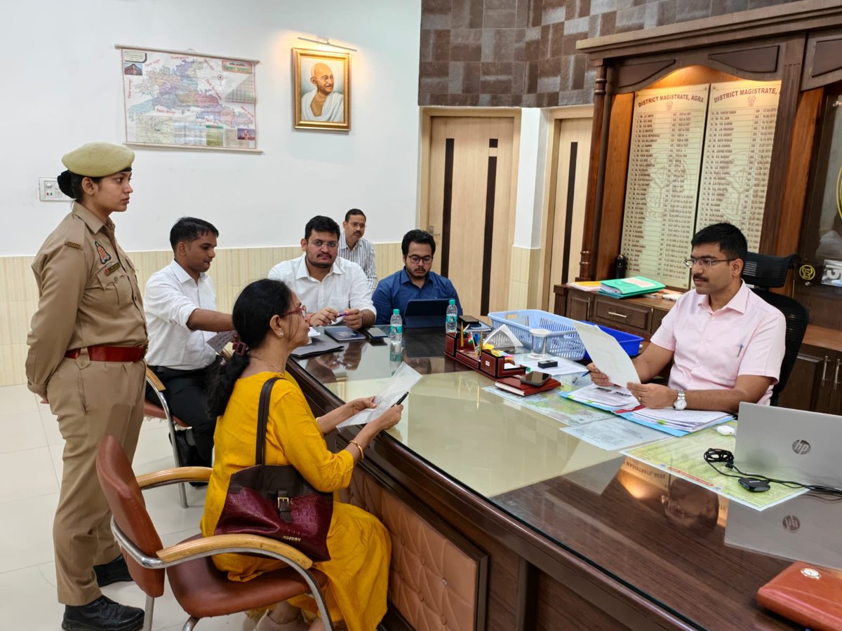 OfficeOfDMAgra's tweet photo. #जनता_दर्शन (प्रातः 10 बजे से) में आए जनसामान्य की शिकायतों को सुनकर उनके त्वरित, समयबद्ध व गुणवत्तापूर्ण निस्तारण के लिए संबंधित अधिकारियों को निर्देशित किया।
जनता दर्शन के दौरान उपस्थित जन सामान्य की शिकायतों को सुनकर,गुणवत्तापूर्ण निस्तारण कराने के निर्देश दिए।
@ChiefSecyUP https://t.co/eArfXtX7gs