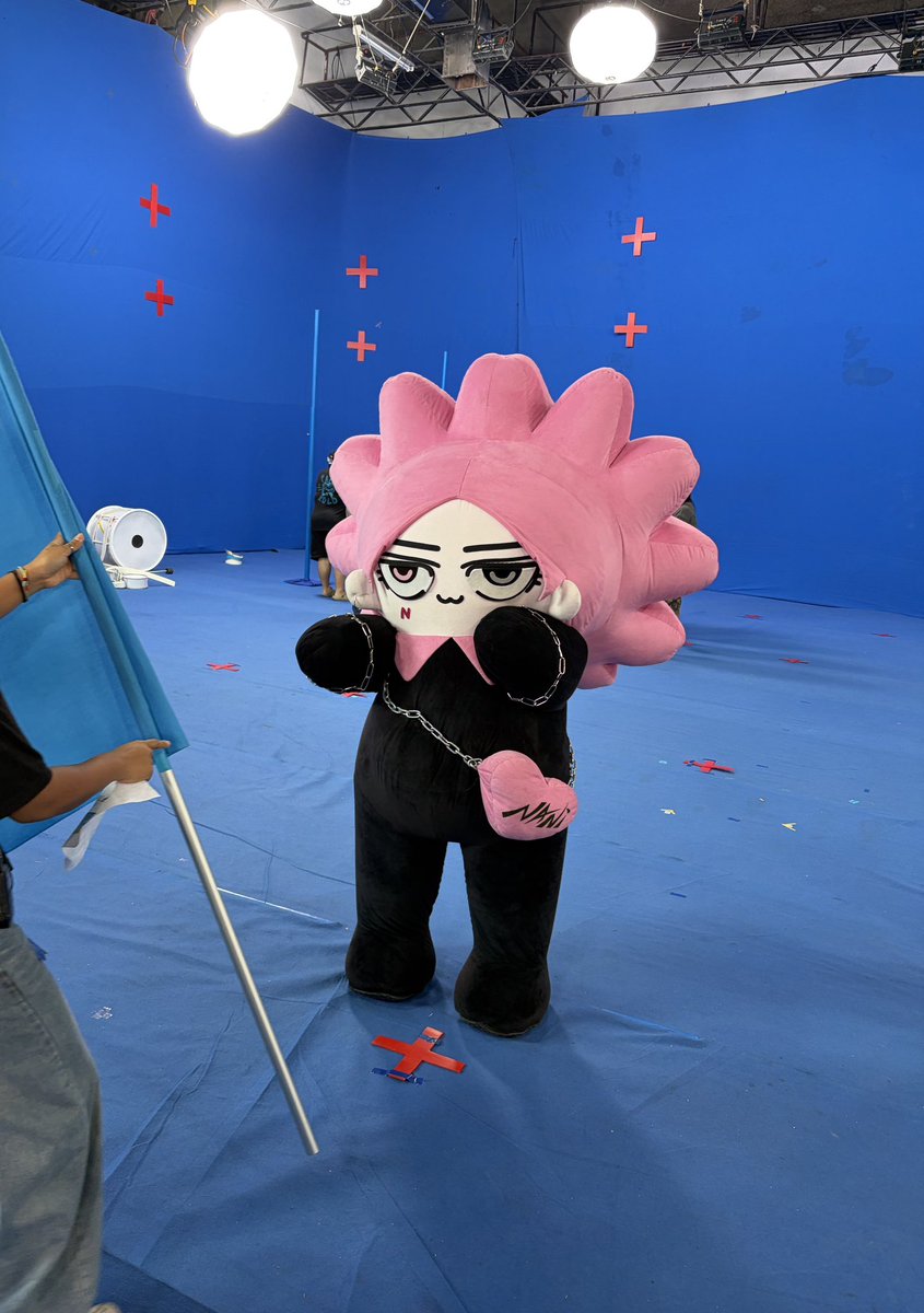 neona_GMMTV's tweet photo. นีน่านีน่าถือธงแบ้ดๆ แบบแฮปปี้ ทุกคนแฮปปี้ พวกเราแฮปปี้ แฮปปี้แฟมิลี่ฮ๊าฟฟฟฟู่วว
#HappyFamilyMV
#HappyFamily
#NEONA https://t.co/cJXg0Tg9M0