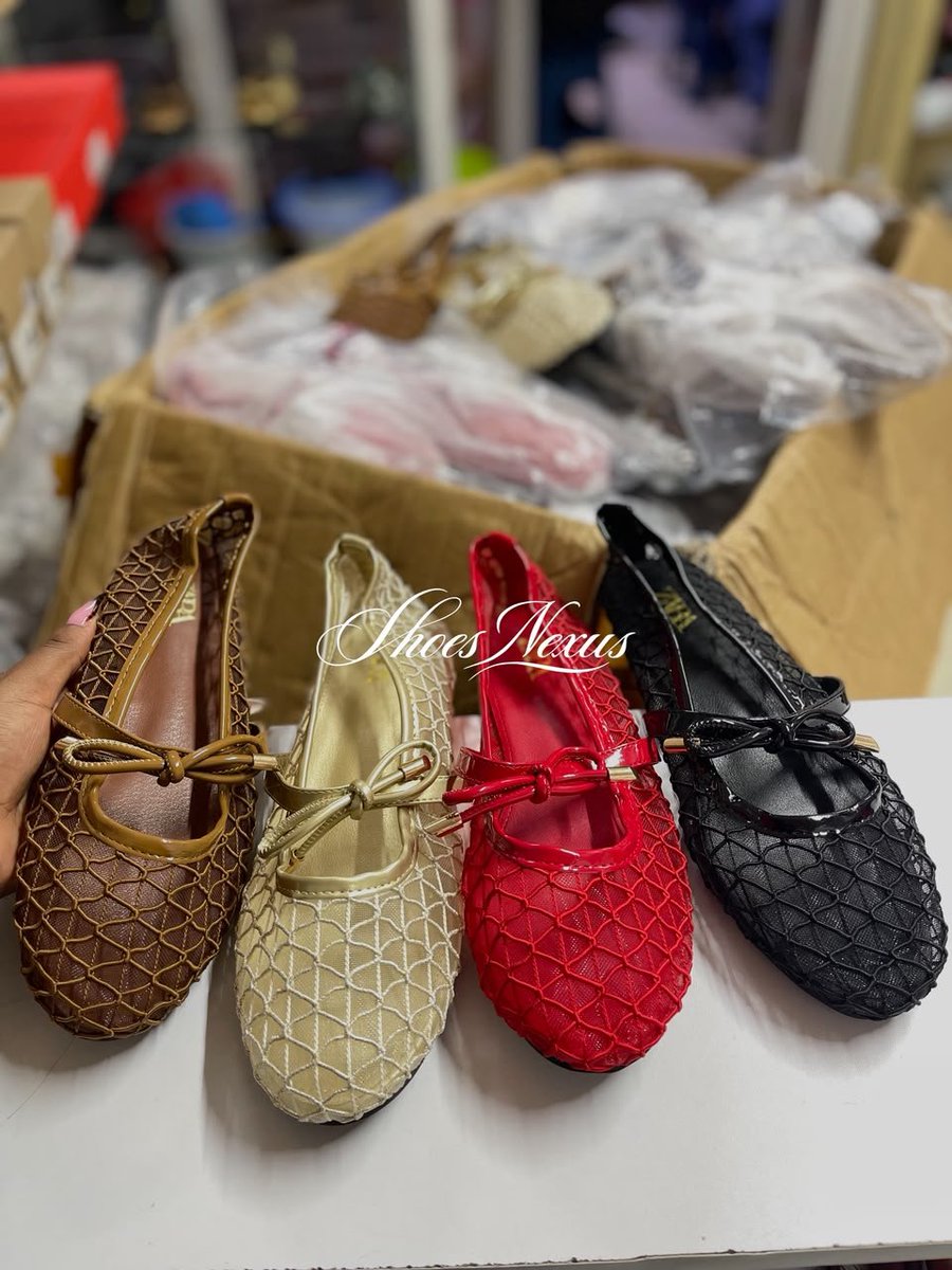 ShoeNexus's tweet photo. Business Twitter, what are you selling today? 

We're selling slides, sandals, ballerina flats shoes, and mules
Sizes 37 to 42 
Price from 2700 ballerina flats, sandals from 2000
📞0748921804 
📍Dynamic Mall Shop ML55, 1st Floor. Nairobi CBD along Tom Mboya st 
We deliverc💯 https://t.co/bK7eZPQr1f