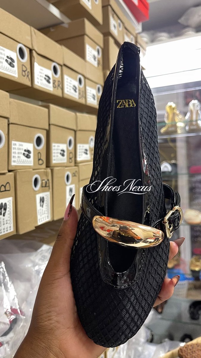 ShoeNexus's tweet photo. Business Twitter, what are you selling today? 

We're selling slides, sandals, ballerina flats shoes, and mules
Sizes 37 to 42 
Price from 2700 ballerina flats, sandals from 2000
📞0748921804 
📍Dynamic Mall Shop ML55, 1st Floor. Nairobi CBD along Tom Mboya st 
We deliverc💯 https://t.co/bK7eZPQr1f