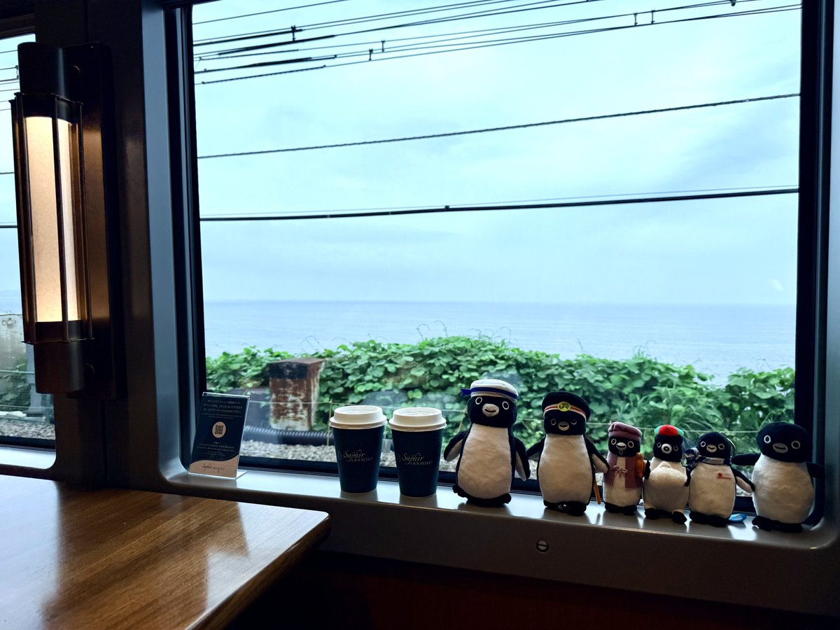 lemmaljyne's tweet photo. ペンギンたちと一緒にサフィール踊り子の車窓から眺めた景色
#Suicaのペンギンとトレニアート https://t.co/b5is0P1zEN