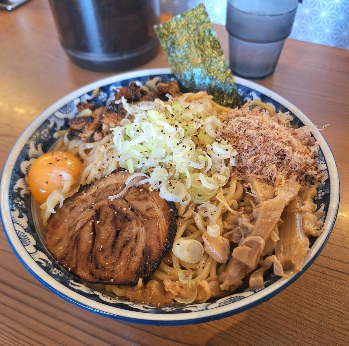 ora_nacky's tweet photo. 長岡市
麺香房ぶしや 本店
油そば　¥1150
麺特大　¥250 https://t.co/bkD6xbLe47