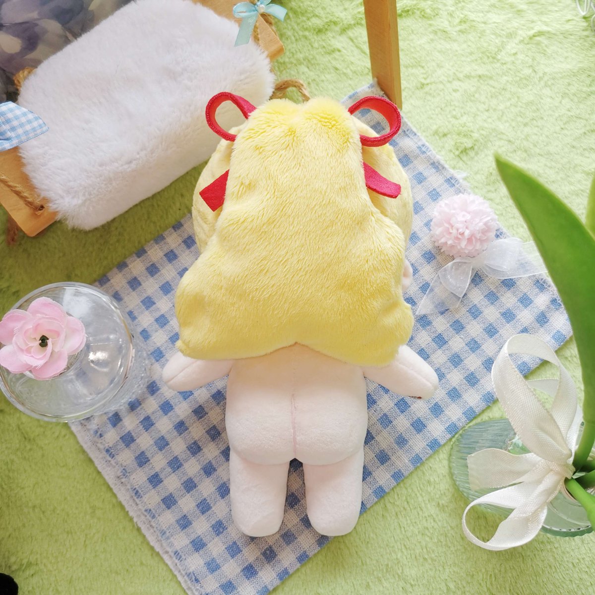 EvaCustom's tweet photo. ふんわりとした黄色い髪が印象的な20cmのぬいちゃん💛✨
おそろいの髪型と透明感のある青い瞳がとてもかわいくて、並んだ姿はまるで仲良しの双子みたい。やさしい表情と柔らかな色合いが合わさって、見ているだけでほっとするような癒しの雰囲気です☁️
ふわふわの髪や丁寧に作られた表情など、小さなこだわりがたくさん詰まった特別な子たち。2人並べて飾ると可愛さもさらに倍増して、ずっと眺めていたくなります🌼🤍
#20cmスタンダード型-普毛 
++++++++++++++++++++++++++
写真をもとにカスタマイズ棉人形🥰
無料で人形をデザインします!
https://t.co/gVeZ5Rn9th

#かわいい #ぬいぐるみ  #推し活 #コットンドール #手作りドール #オーダーメイドドール #ハンドメイドドール