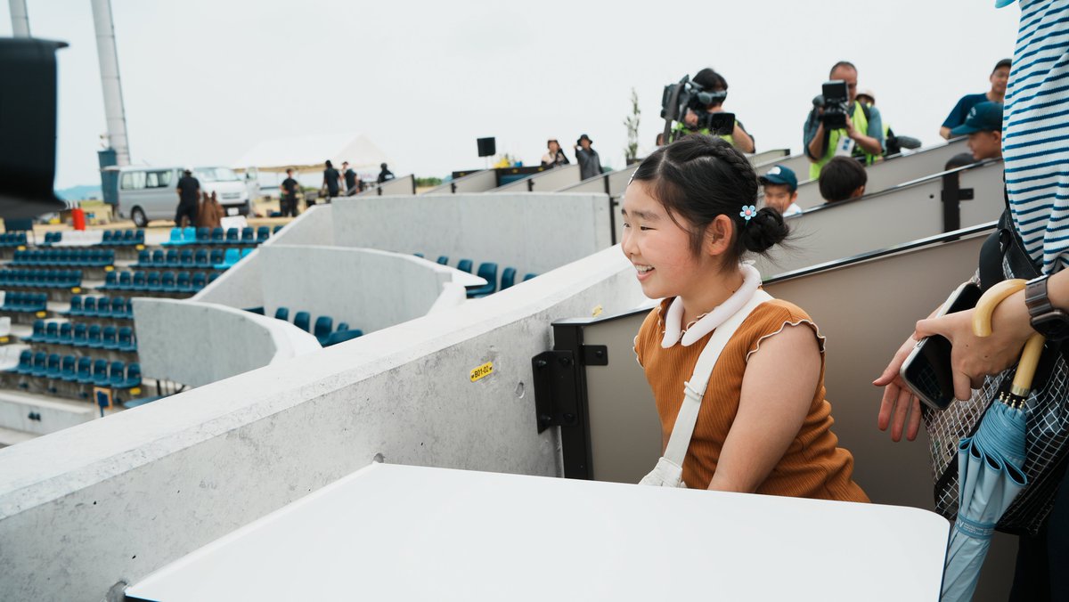 imabari_city's tweet photo. アシックス里山スタジアムの増席お披露目式が行われました。収容人数は5,316人から8,848人へ拡大！コーナーにデッキ席なども新設され、これまでとは全く違う景色が広がります。 https://t.co/lcOCGOgWlG