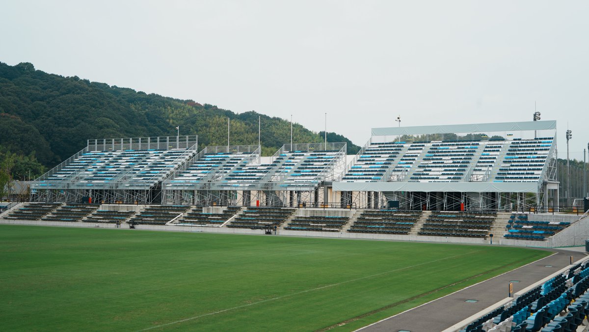 imabari_city's tweet photo. アシックス里山スタジアムの増席お披露目式が行われました。収容人数は5,316人から8,848人へ拡大！コーナーにデッキ席なども新設され、これまでとは全く違う景色が広がります。 https://t.co/lcOCGOgWlG