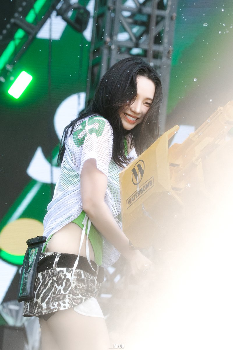__mfdd's tweet photo. Karina      

260725 HQ    

Waterbomb Seoul    

(5)  

#카리나 
#Karina 
#에스파 
#aespa https://t.co/wTb3oHsozt
