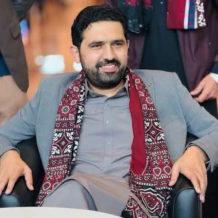 AsiaNews0's tweet photo. سهیل اپریدی:
اسلام اباد په پښتونخوا او بلوچستان خپل کنټرول له لاسه ورکړی او نور باید د دغو سیمو خلک د ناکامو امنیتي پالیسیو قرباني نه شي.
هغه جنرالان مخاطب کړي چې خارج کې د خلکو په وینو د ډالرو زیرمه کولو او د ژوند لپاره هوسا ټاپو ګانو کې د کورونو اخیستلو کاروبار نور بس کړئ. https://t.co/dlPsUhgU4b
