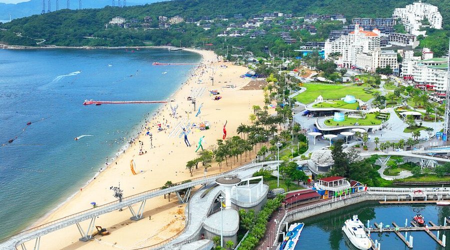 NorthernChinese's tweet photo. @DWalpiri lol。this is the real beach of shenzhen. 

it is a mega city. https://t.co/Ib7ohjWPU2